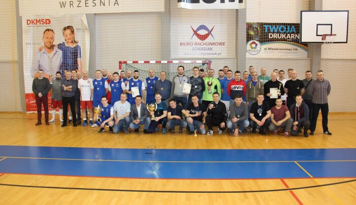 Gnieźnieńscy policjanci na podium turnieju piłkarskiego