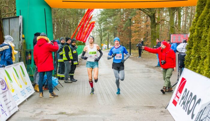 Pasjonujący finisz XVII Biegu Trzech Jezior