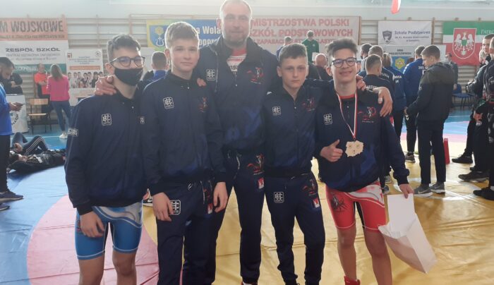 Alan Bogucki na podium Mistrzostw Polski Szkół Podstawowych