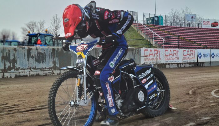 Peter Kildemand świetny na pierwszym treningu. Fajfer idzie „na grubo”