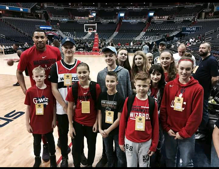 27043210_552397785111936_930519664_n