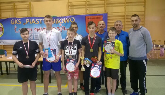 Łubowo zagrało na Mikołajki w pingponga