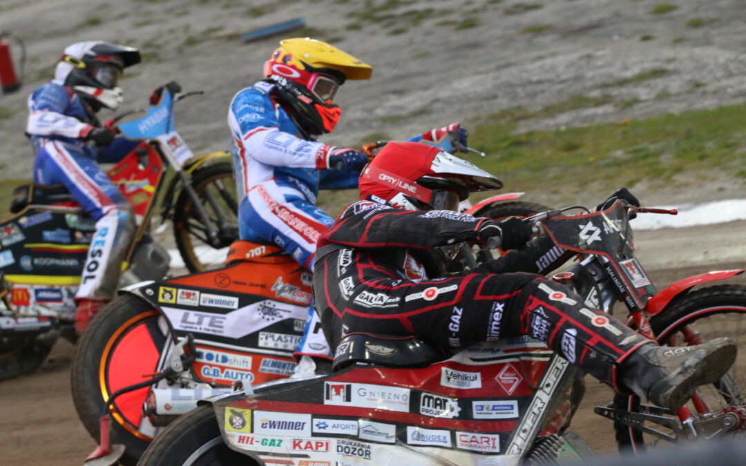 „Papierowy faworyt” zduszony w Gnieźnie (relacja)