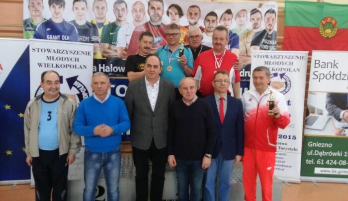 Samorządowcy chwycili za rakietki i strzelby