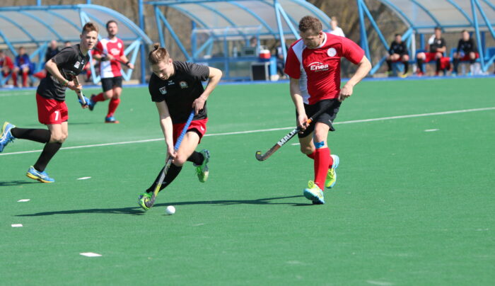 Start demoluje na inaugurację!