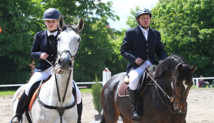 Piękne konie, pogoda i pierwsze zawody jeździeckie w Gnieźnie