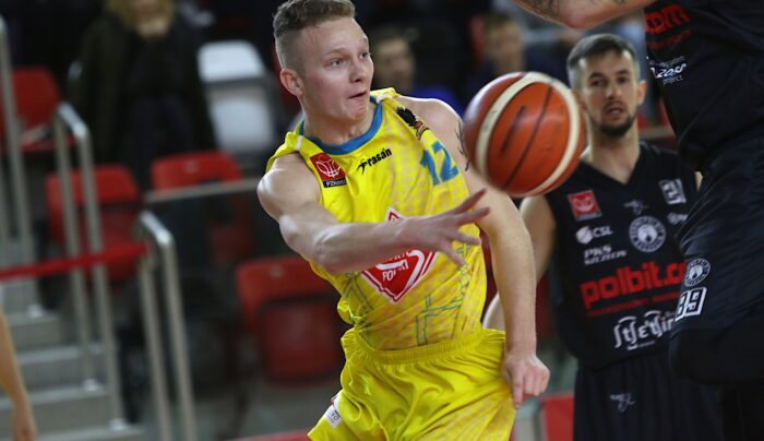 „Trójkami” załatwili Ogniwo. MKK ciągle w grze