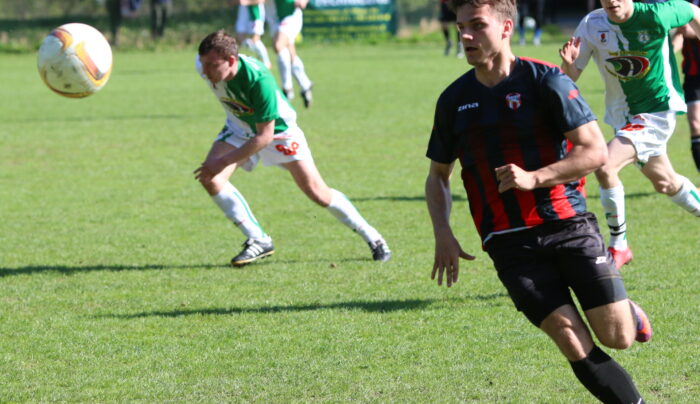 Czarni stracili pierwsze punkty w sezonie, Pelikan w kryzysie