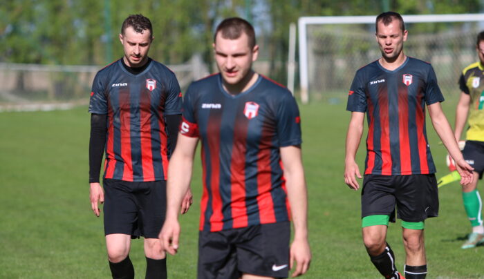 A klasa: Czarni strzelają w 90 minucie, Pelikan przegrywa w Książu Wlkp.