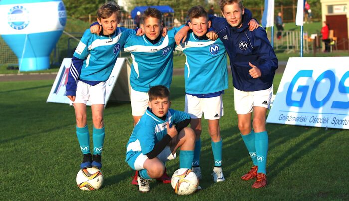 Wszyscy głosujemy! Młodzi piłkarze Mieszka będą zachwyceni!