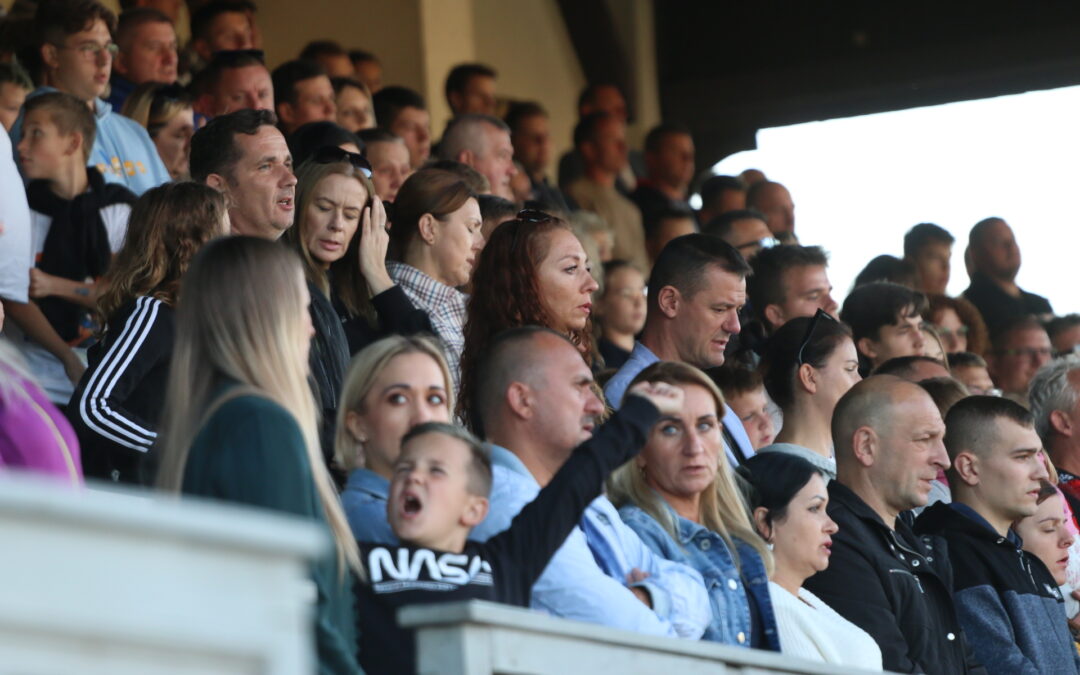 Na stadionie modlono się za zdrowie Mateusza Jabłońskiego
