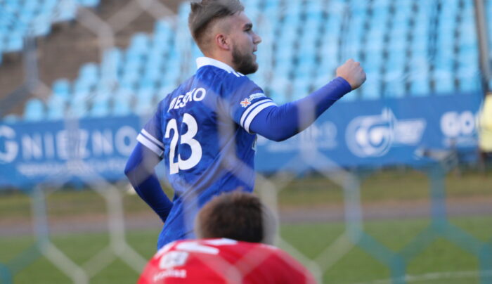 Mieszko wygrywa w Kępnie i depcze po piętach liderowi