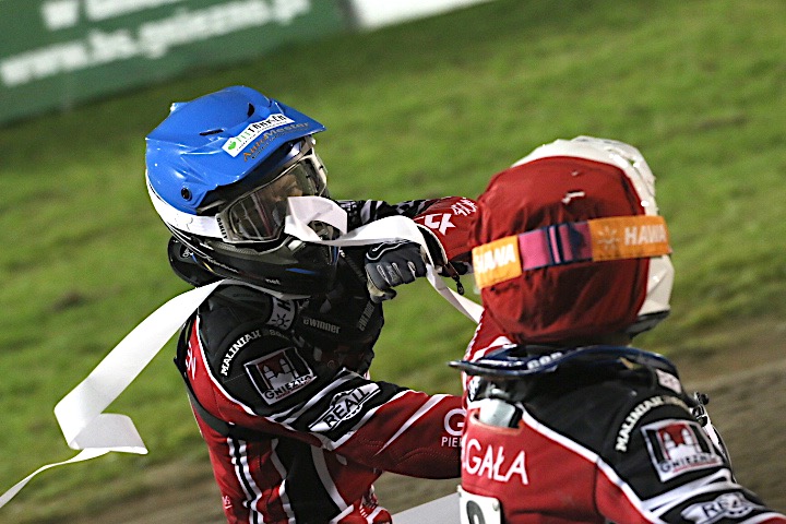 Gnieźnieńscy żużlowcy dostaną przez pandemię solidnie po kieszeni