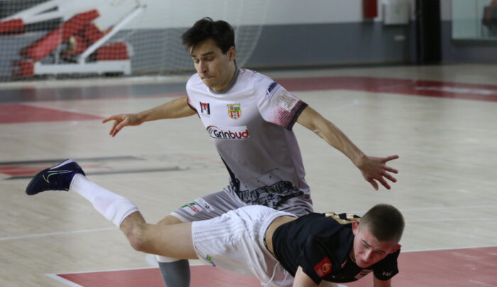 Trwa czarna seria Grinbud KS