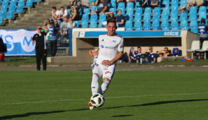 Mieszko przywozi punkt z boiska lidera!