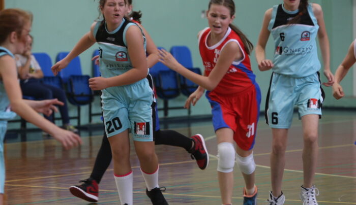 Młode koszykarki TS Basket gromią na inaugurację