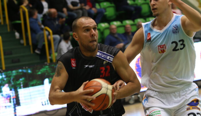 Świetny mecz MKK w paszczy lwa