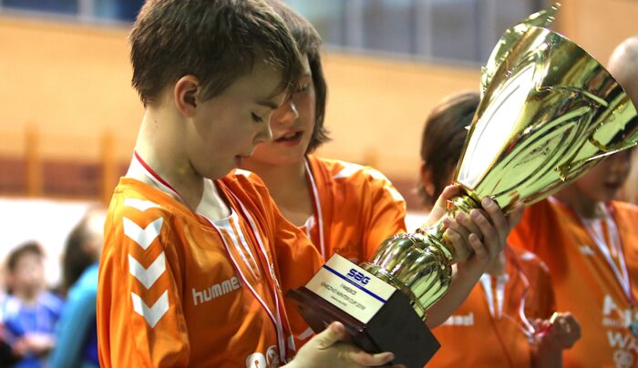 Królewscy wywożą z Gniezna główne trofeum