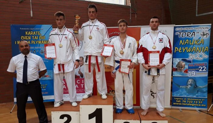 Komplet medali zawodników Inochi Gniezno podczas Pucharu Polski w Karate Olimpijskim