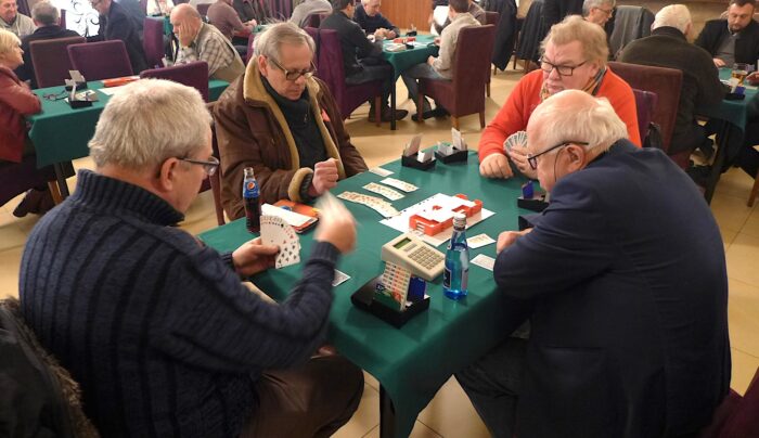 Dwie pary na prowadzeniu Mistrzostw Powiatu w brydżu