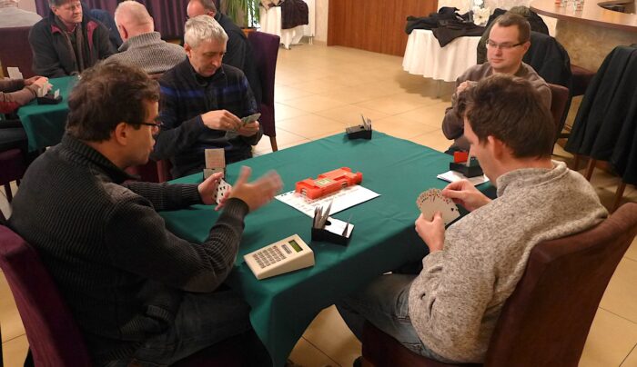 Janina i Andrzej Winnowicz wygrali kolejny brydżowy turniej