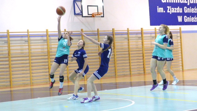 SP1 rządzi pod koszami w Gnieźnie