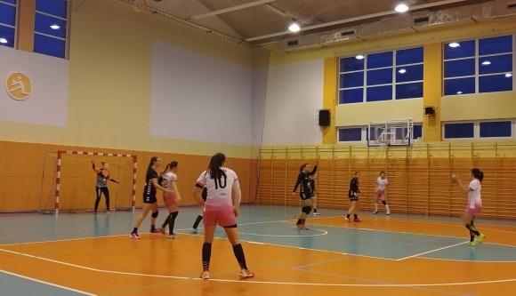 Gnieźnieńskie szczypiornistki wygrywają w Łomży z Dwójką!