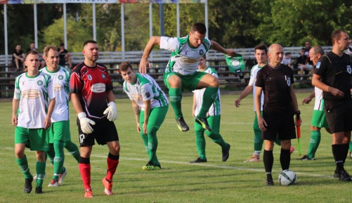 Awans Pelikana w dramatycznych okolicznościach