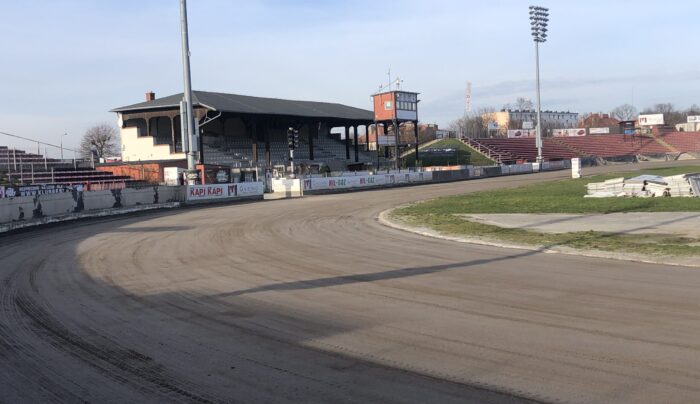 Nie ma na razie środków na remont stadionu. Ten w coraz gorszym stanie