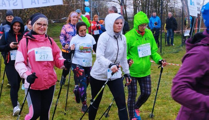 Na Dalkach rywalizowano z kijkami i biegano