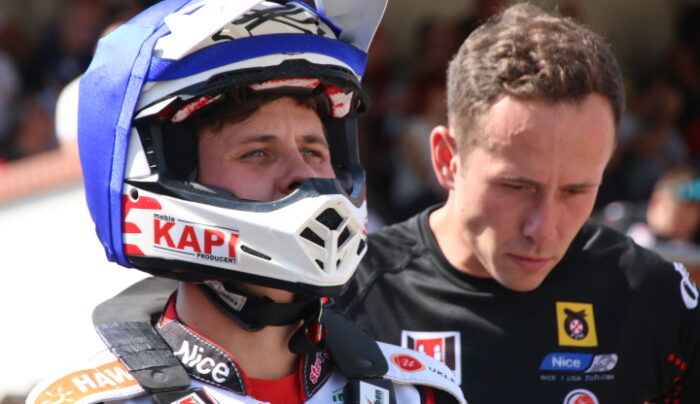 Maciej Fajfer oberwał kamieniem od kibiców