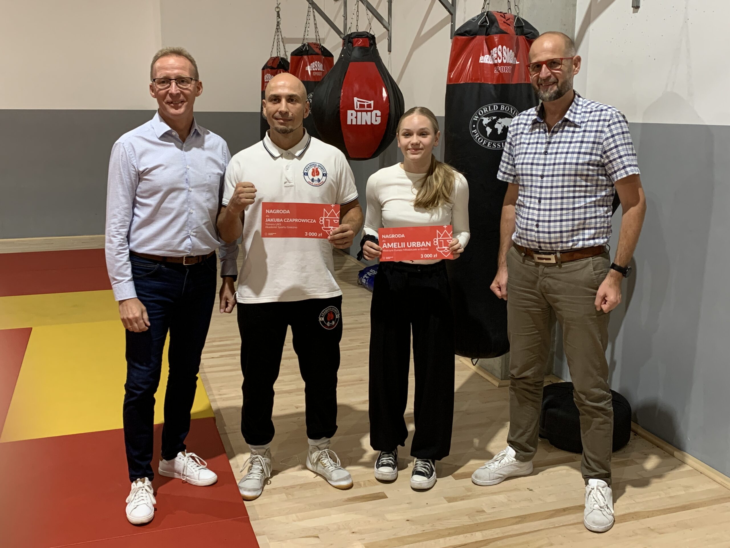 FE4925C0-34BE-4DAA-89C7-C5BA5B40880B