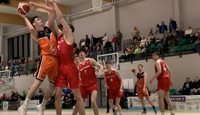 Nowe otwarcie udane dla koszykarzy MKK