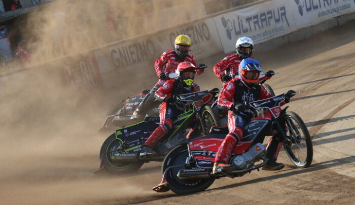 Atomowe uderzenie Startu i bajeczny wystep juniorów