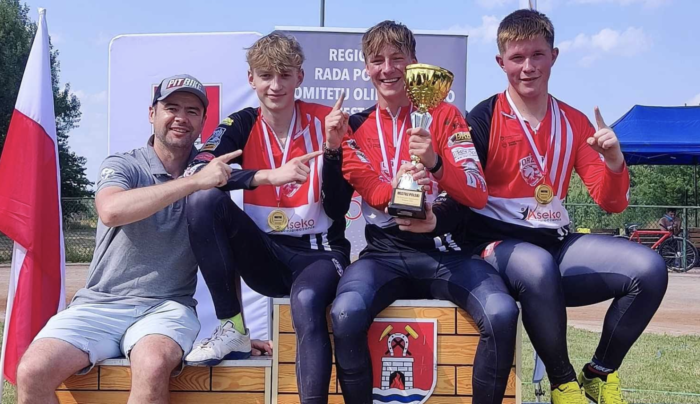 Orzeł z kilkoma medalami mistrzostw Polski Par Klubowych