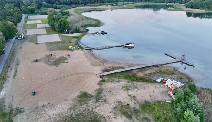 W Przybrodzinie zapada się dno jeziora