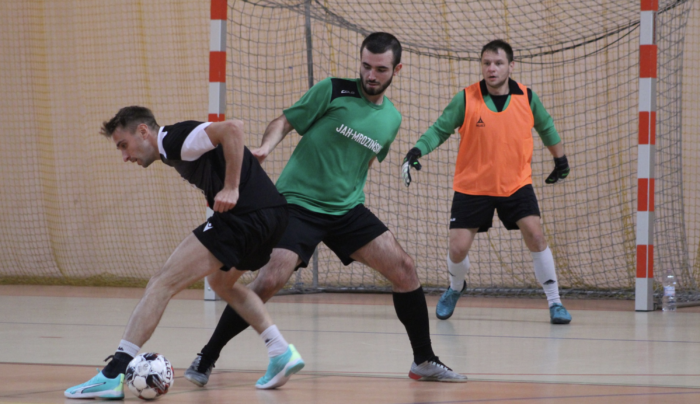 Dwie drużyny nadal bez porażki w WLH