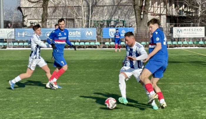 Horror na otwarcie sezonu. Karne decydowały o awansie