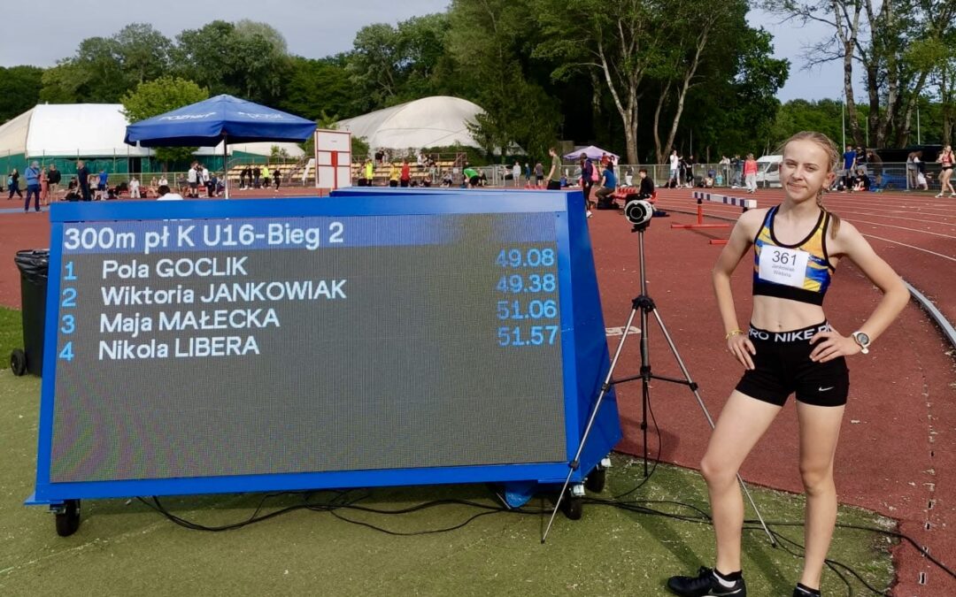Atleta z medalami w mistrzostwach województwa