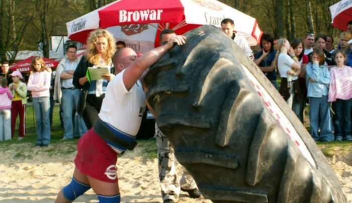 Były strongman z Gniezna chwycił za pióro