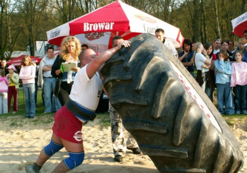 Były strongman z Gniezna chwycił za pióro