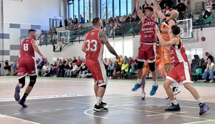 Wysokie zwycięstwo MKK w pierwszym domowym meczu