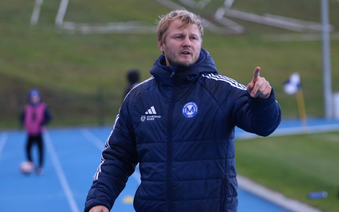 „Jest przykładem dla innych”. Trener Mieszka o determinacji piłkarza