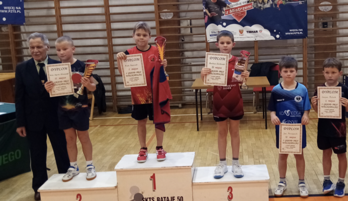 Brązowe medale najmłodszych tenisistów stołowych Stelli Niechan