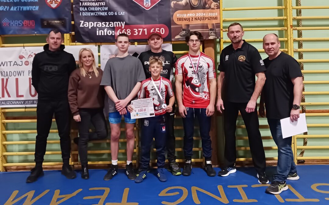 Dwóch zapaśników Husarza na podium zawodów w Środzie Wlkp.