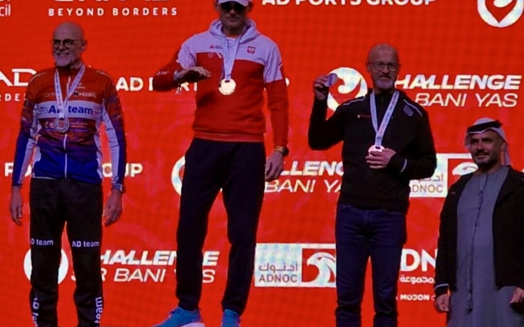 Dariusz Kowalczyk wygrywa zawody Ironman w Abu Zabi